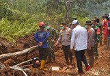 Bantu Padamkan Karhutla Pelalawan Bersama Kapolda dan Pangdam, PT SLS Turunkan Personel Hingga Alat Berat