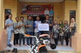 PT Bahari Gembira Ria Salurkan Mesin Bajak untuk Dorong Efisiensi Pertanian di Desa Gambut Jaya