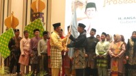 Gubernur Kepri Hadir di Halal Bihalal dan Kukuhkan Pengurusan IWKR Pekanbaru,