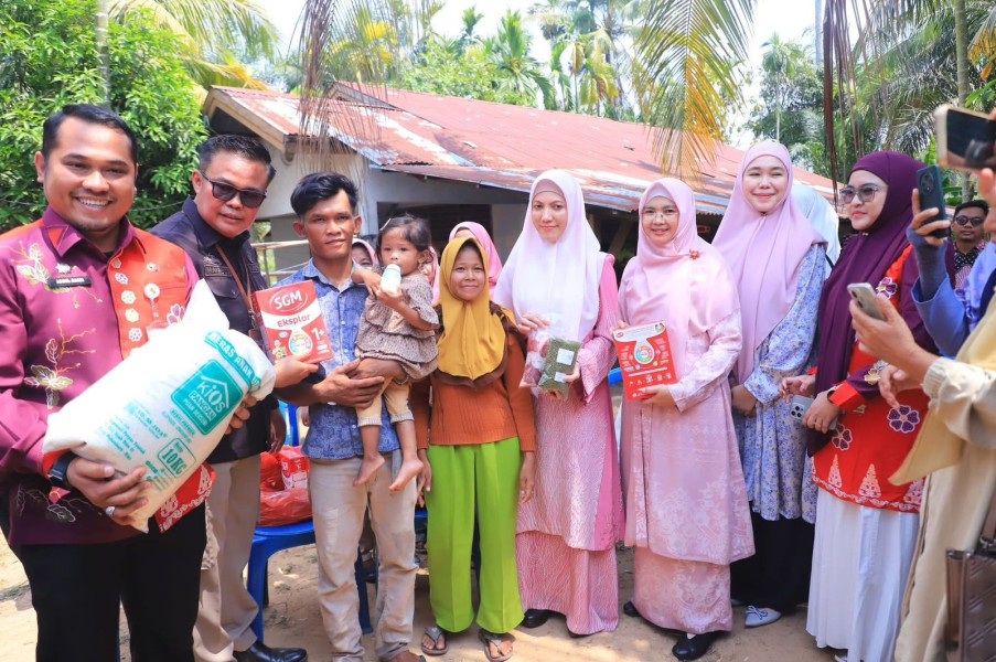 TP PKK dan DKP Pekanbaru Salurkan Bantuan Bagi Keluarga Stunting di Kecamatan Tenayan Raya