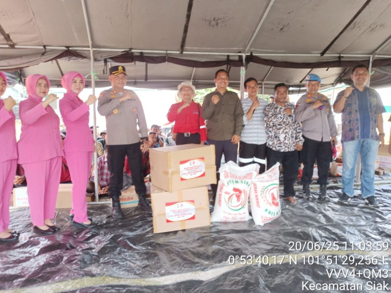 Polri Hadir dan Peduli: Kapolres Siak Gelar Bakti Sosial di PT SSL Tumang Peringati Hari Bhayangkara ke-79