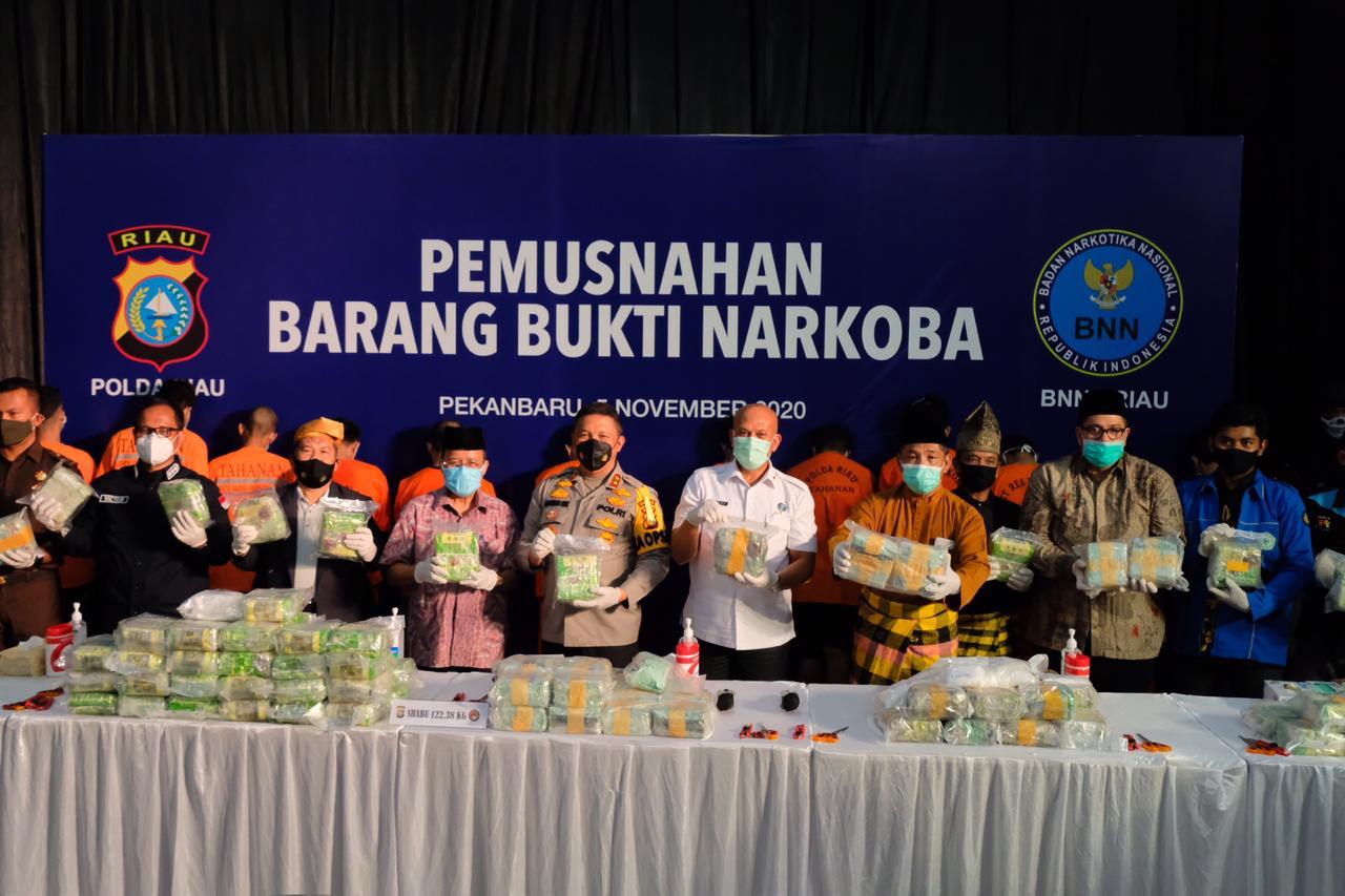 Buah Sinergitas, BNNP dan Polda Riau Musnahkan 122 KG Sabu dan 10.000 Ekstasi