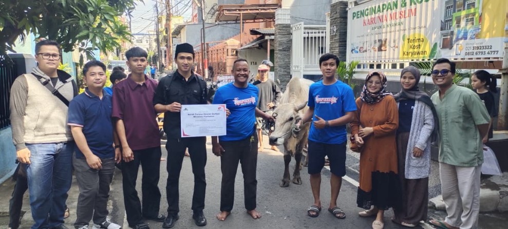 Minamas Plantation Donasikan  120 Ekor Sapi Kurban dan 3000 Paket Sembako