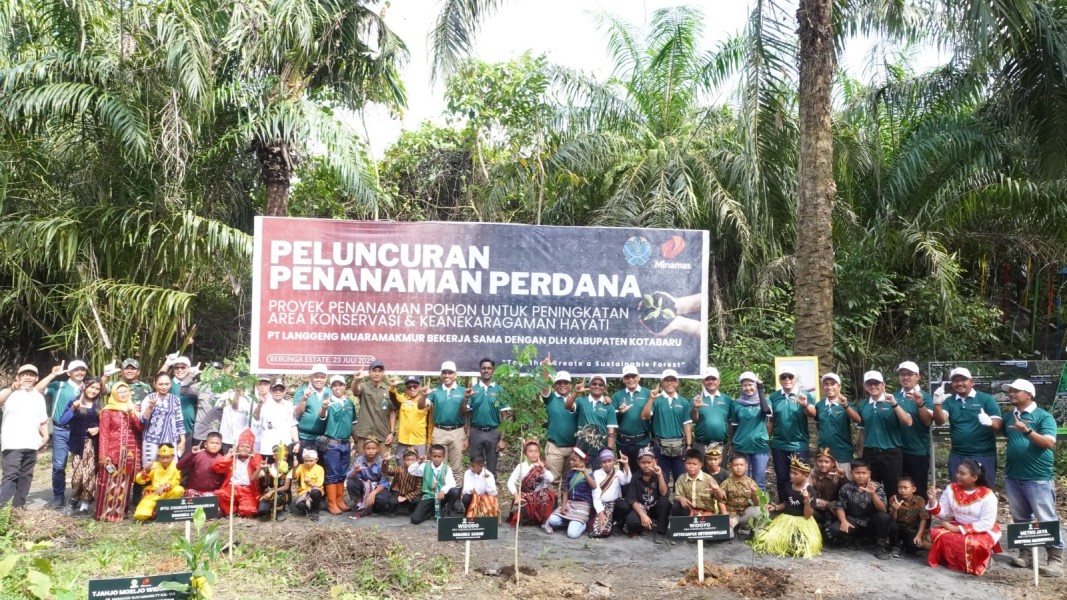 Berkomitmen Mengurangi Emisi , Minamas Plantation Dan DLH Kotabaru Lakukan Penanaman Pohon