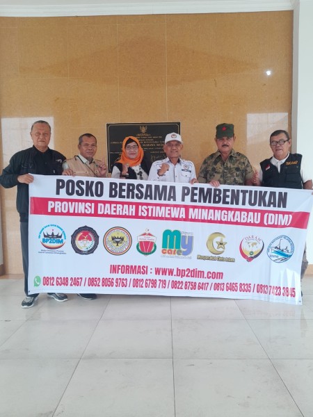 BP2DIM dan Lintas Ormas Pasang Spanduk Posko Bencana Sumbar dan Pembentukan Provinsi DIM