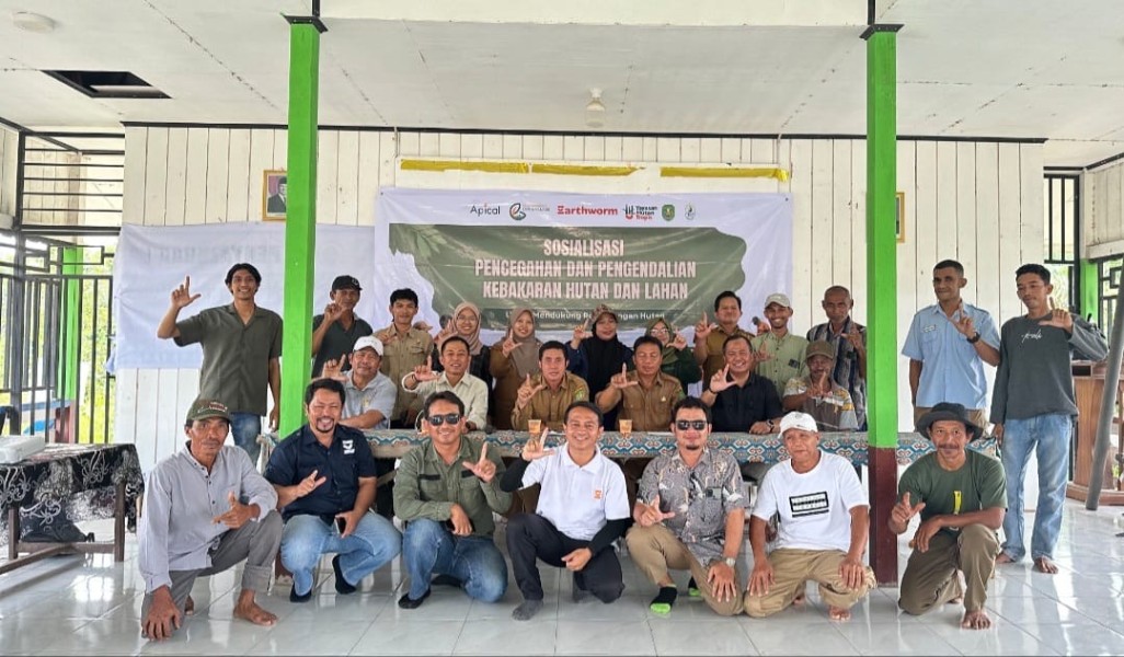 Apical dan Earthworm Foundation Perkuat Kesiapsiagan Masyarakat Dalam Pencegahan  Karhutla di Desa Tepian Makmur