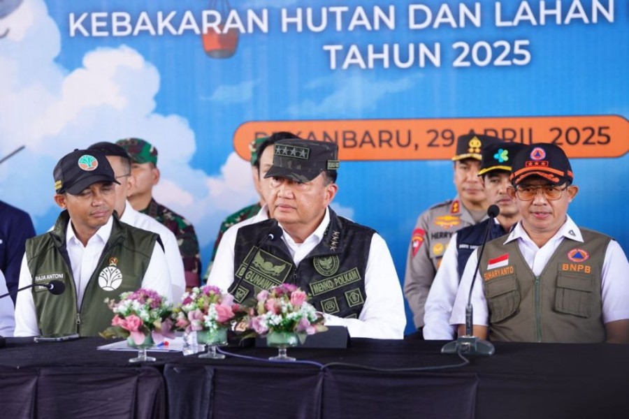Menko Polhukam Ancam Cabut Izin Pembakar Hutan di Riau