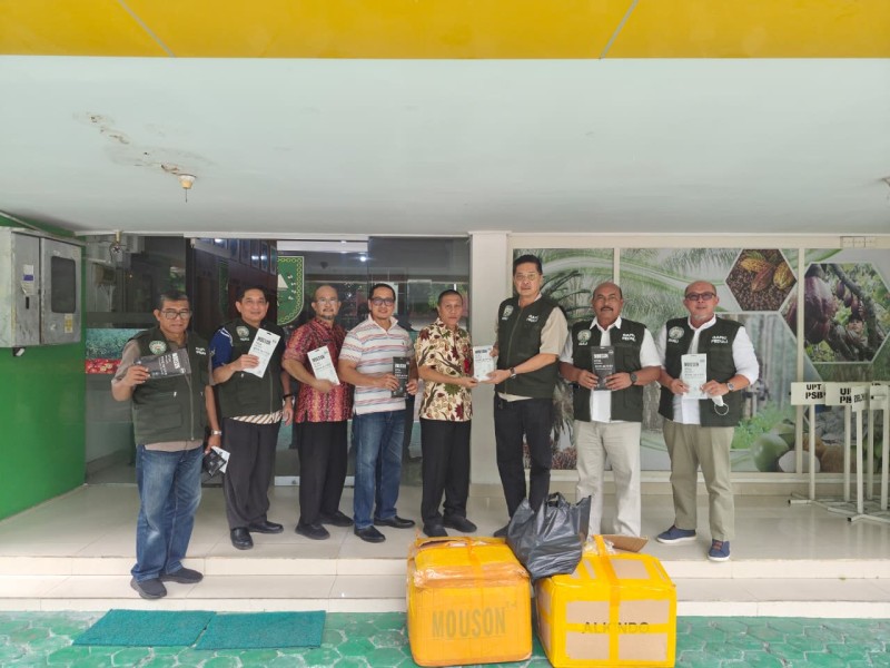 Kualitas Udara Tidak Baik, GAPKI Riau Serahkan 9.000 Masker MOUSON KF94 kepada Disbun