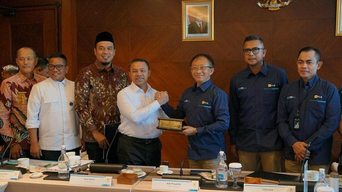 Bupati Pelalawan Ungkap Ribuan Warga Ngungsi-Jalan Rusak Imbas Pintu PLTA Dibuka