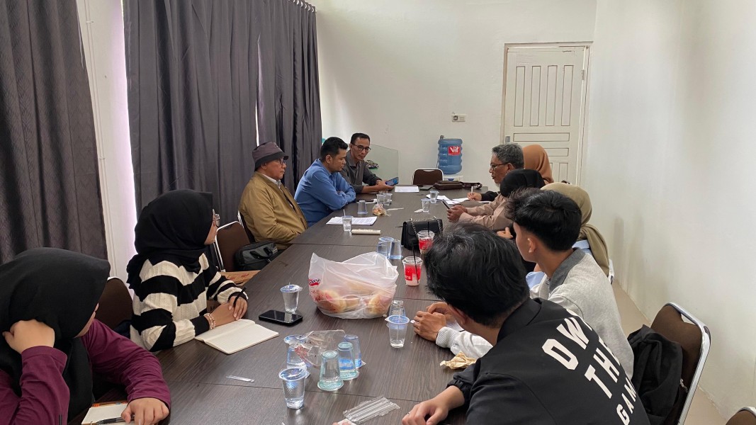 LKBH SMSI Riau taja FGD bersama Redaksi Pers Kampus Catra Media