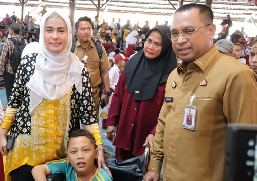 Dorong Peningkatan SDM, Anggota DPR RI Dr Karmila Sari Serahkan Beasiswa PIP Tahap Pertama di Rohil
