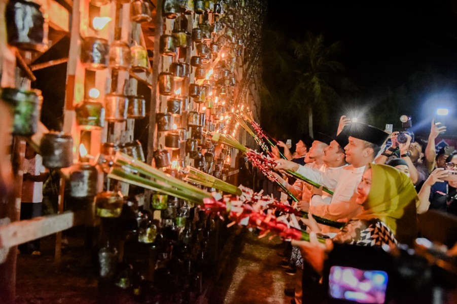 Bupati Kasmarni Buka Festival Lampu Colok 2026, Tradisi Melayu Terus Dilestarikan