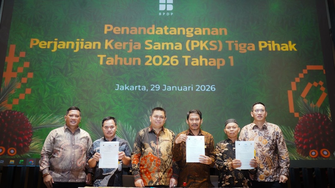 Tiga Koperasi Mitra Asian Agri di Riau TandatanganiKerja Sama Program Peremajaan Sawit Rakyat