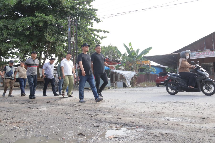 Wako Pekanbaru Turun Langsung Cek Perbaikan Jalan