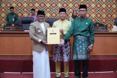 Rapat Paripurna DPRD Pelalawan, Ketua DPRD Apresiasi Pemkab Tetap Jaga Pengelolaan Anggaran Daerah