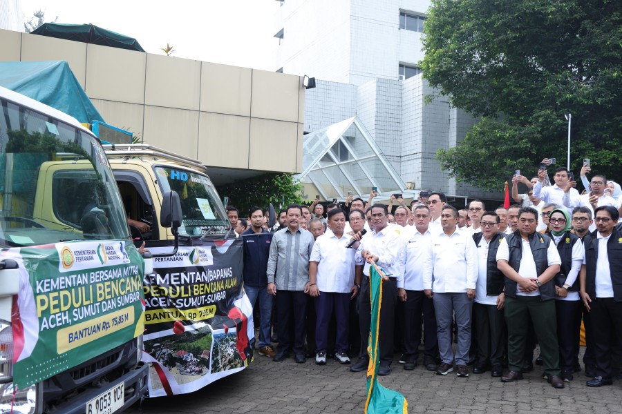 Peduli Korban Badai Siklon Tropis GAPKI Kirim Bantuan melalui Kementan