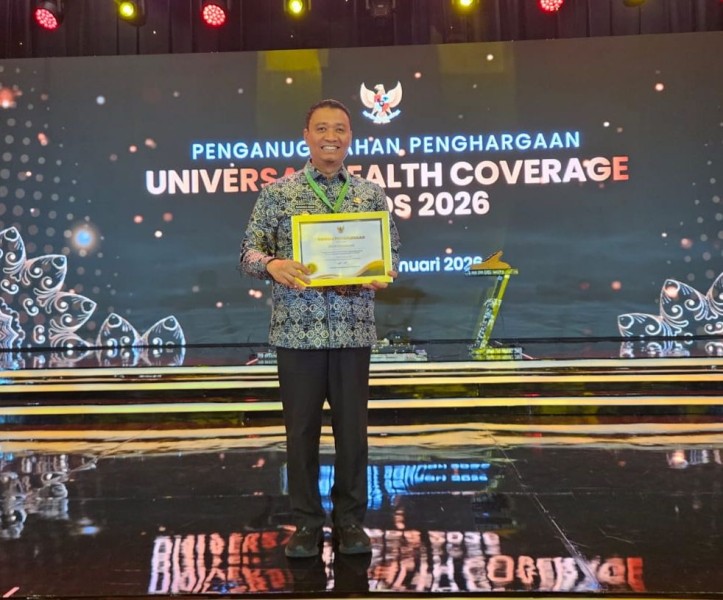 Wawako Terima Langsung Penghargaan UHC Award 2026 Kategori Madya