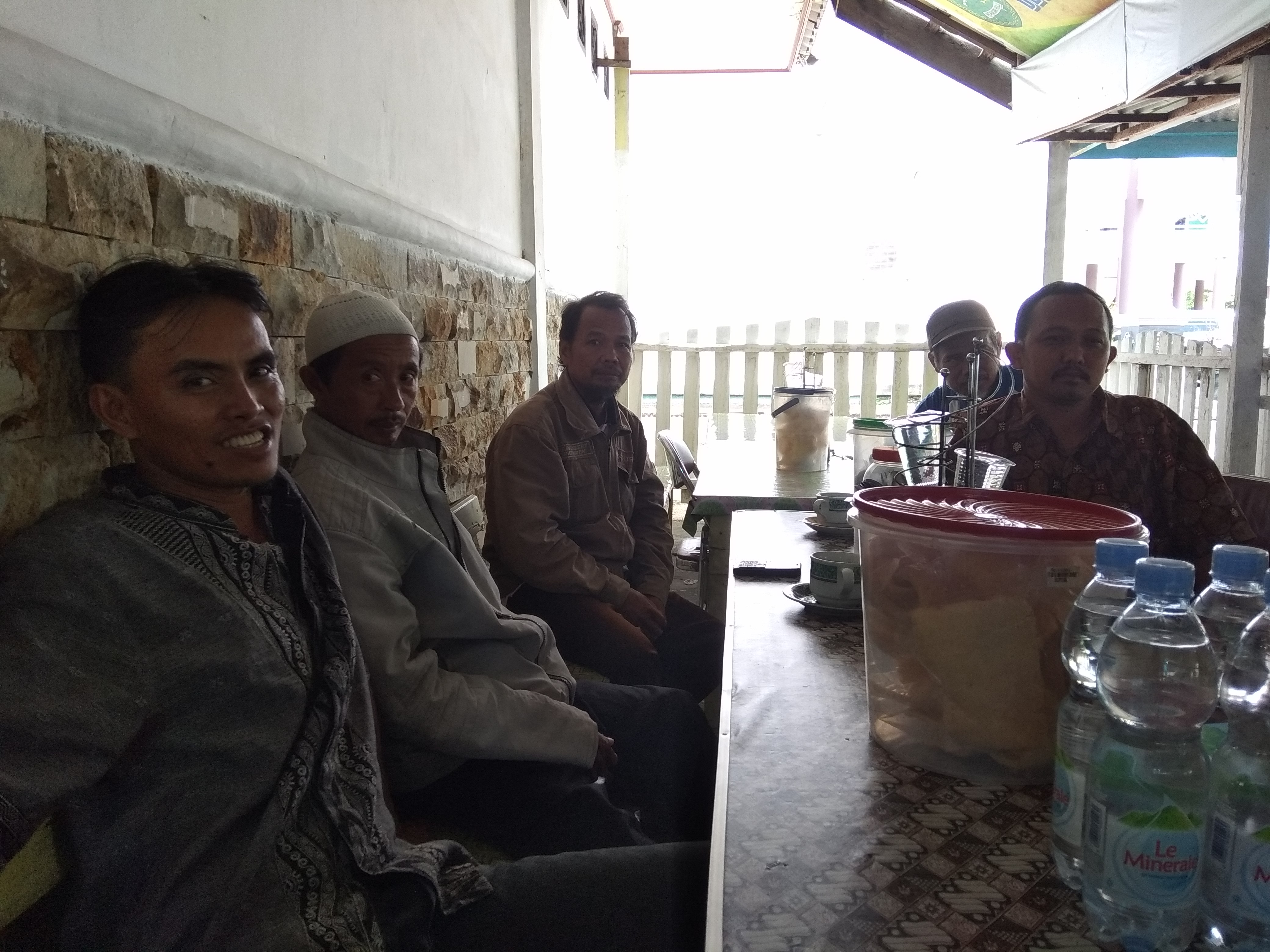 Group Darmex Plantation Keluarkan SK Karyawan Mesjid  Jadi Buruh Panen Kelapa Sawit