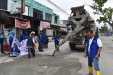 Jalanan di Pekanbaru Banyak Berlubang, Partai Demokrat Gotong Royong Lakukan Perbaikan