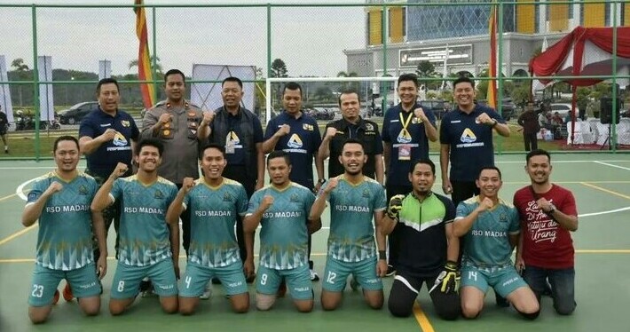 Ketua DPRD Kota Pekanbaru Muhammad sabarudi Ikut melakukan Peresmian Sport Center Pekanbaru, Tenayan Raya dan Pembukaan Turnamen Futsal dan Volly Piala Wali Kota Pekanbaru