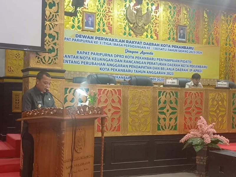 Ketua DPRD Pekanbaru Sabarudi Sampaikan Pidato Pengantar Ranperda APBD Perubahan 2023